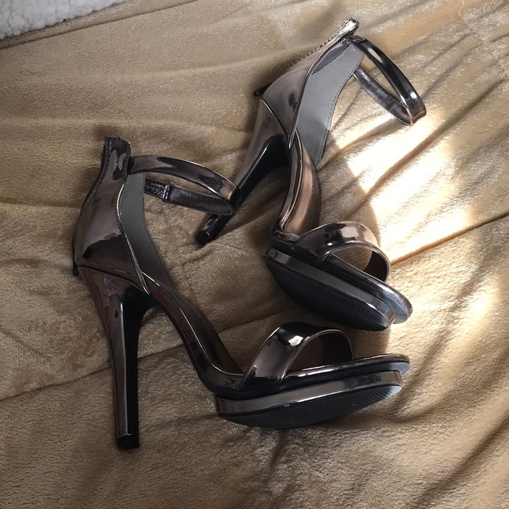 Almost brand new pumps